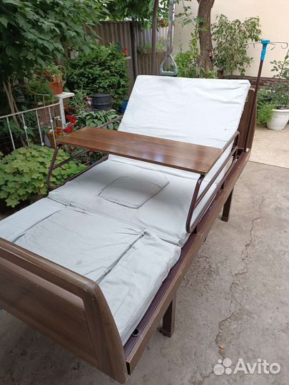 Кровать для лежачих больных с матрасом