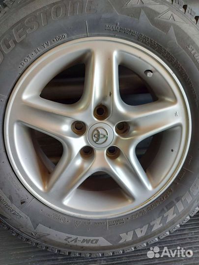Bridgestone Blizzak DM-V2 215/70 R16