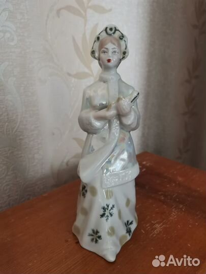 Статуэтка снегурочка