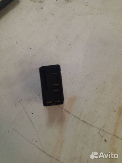 Кнопка (выключатель) DAF XF 105 2009 1435602