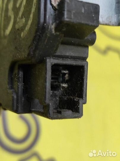 Замок двери задний правый Subaru Forester SG9