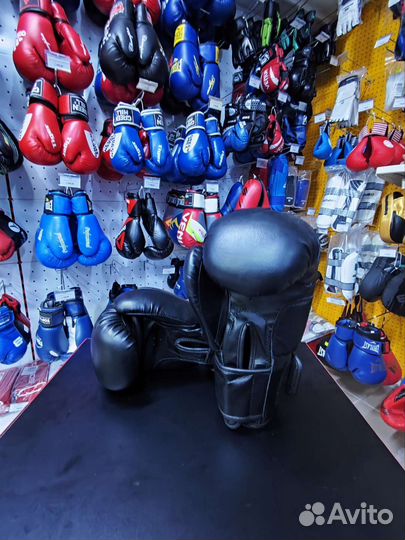 Боксёрские перчатки Adidas 