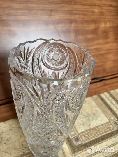 Большая хрустальная ваза