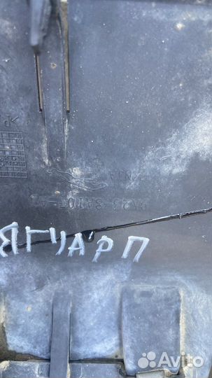 Воздуховод правый доп радиатора Jaguar XF