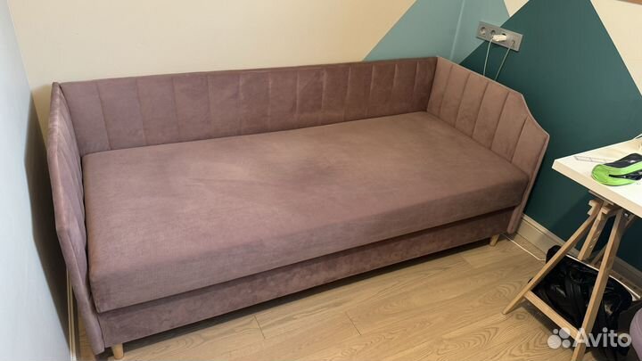 Диван-кровать с подъемным механизмом