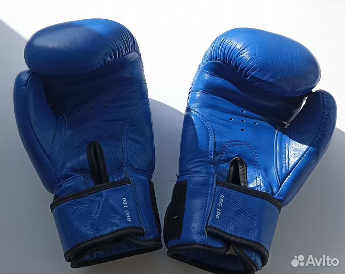 Боксерские перчатки, шлем, щитки и капа