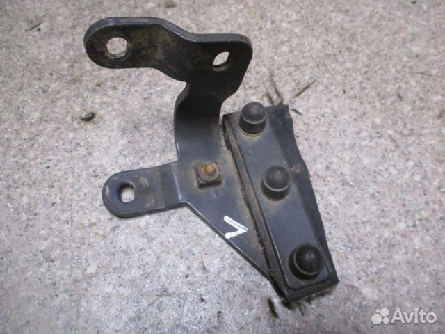 Кронштейн подножки правый Scania 1749596