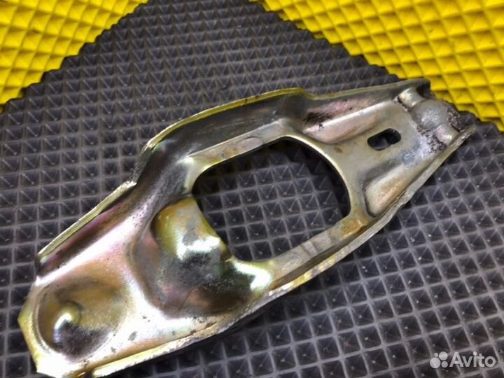 Вилка сцепления Audi A6 4A2 AHU 1.9TD 1995