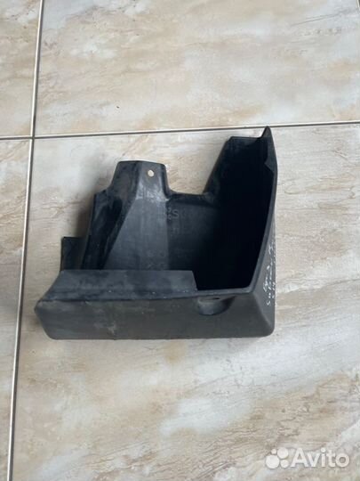 Брызговик задний правый Subaru Forester S14