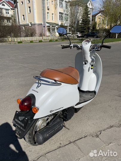 Скутер Honda crea scoopy