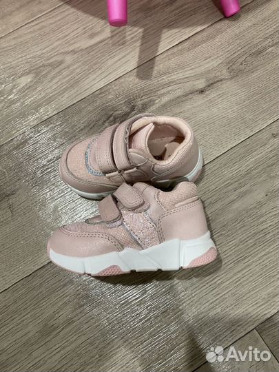 Кроссовки на девочку
