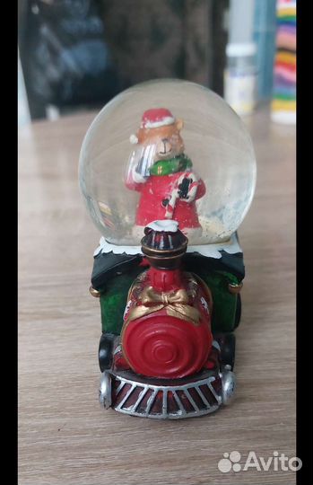 Сувенир - шар со снегом