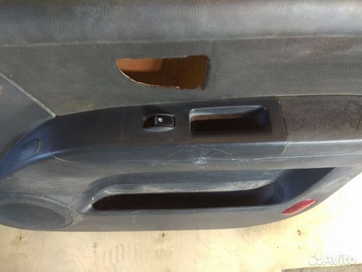 Обшивка двери передней правой Kia Sorento II реста
