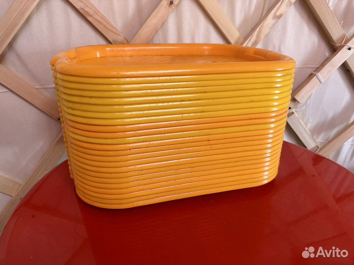 Подносы/разносы пластиковые