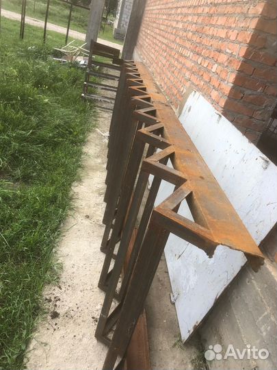Лестница на металлокаркасе бу
