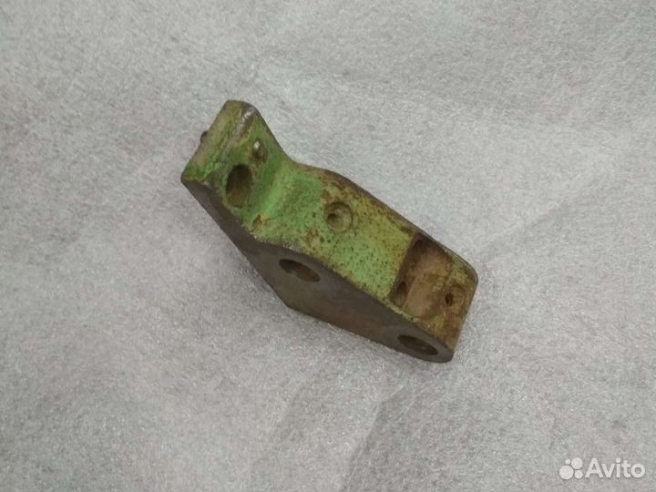 Серьга валов тв4, тв6