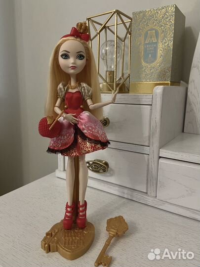 Кукла ever After High Эппл Уайт