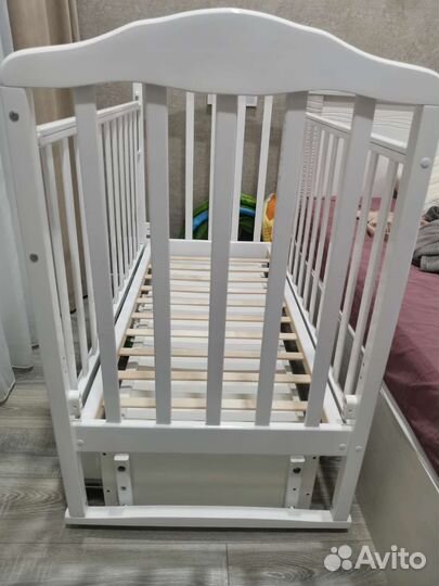 Детская кровать с маятником и ящиком