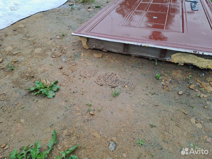 Дверь входная металлическая бу