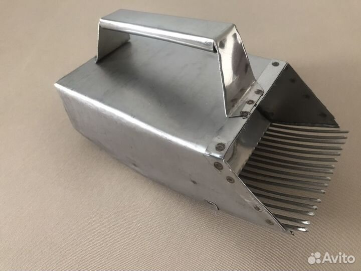 Совок для сбора ягод