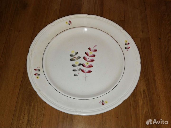 Тарелки производства зик и блюдца