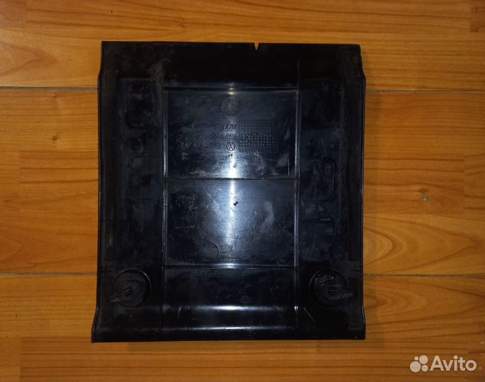 Накладка (лючок) багажника Пассат Б3 универсал