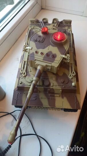Танк игрушка на пульте управления