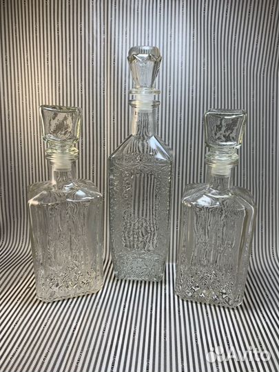 Стеклянные графины рифленые