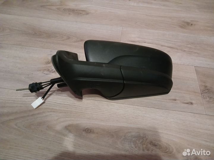 Боковое зеркало