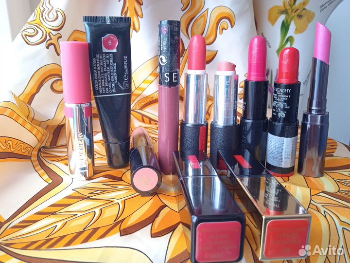 Помады, блески и бальзам для губ люкс