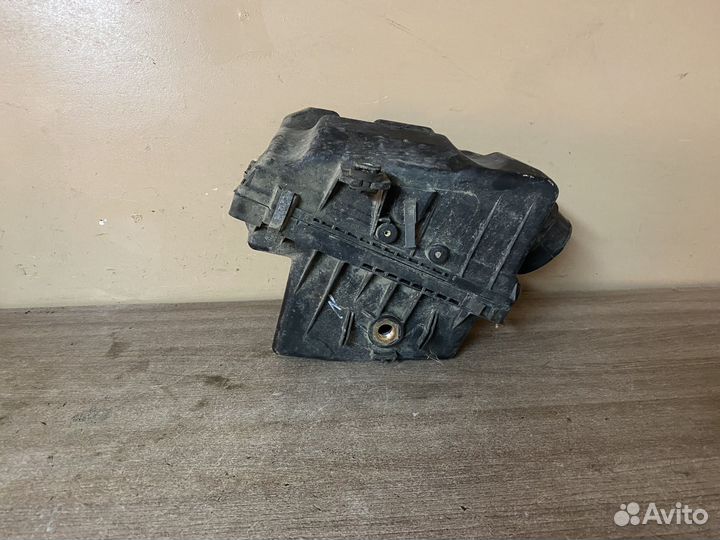 Корпус воздушного фильтра Mazda 626 GF 2.0 FS