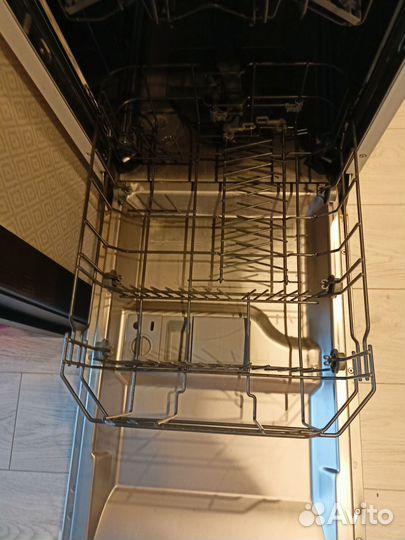 Посудомоечная машина Midea MFD 45S320 W неработает