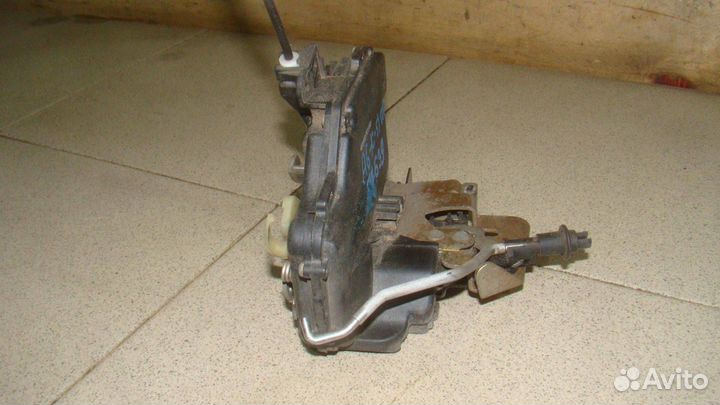 Замок двери передней правой Audi A6 (C5)