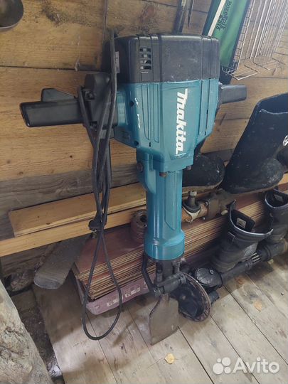Отбойный молоток Makita HM 1801