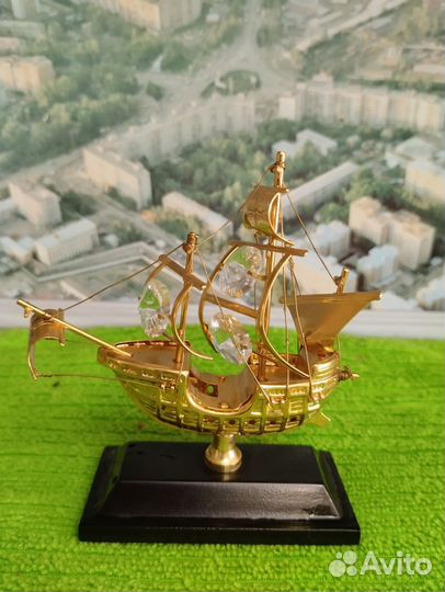Фигурка Парусный бриг на подставке