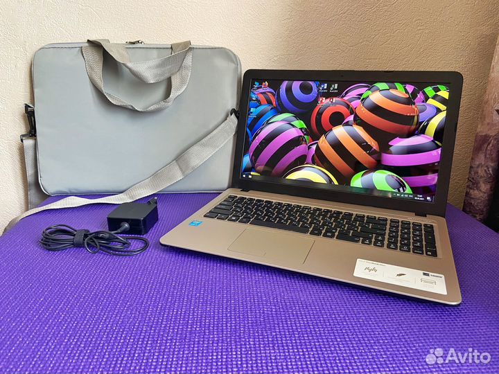 Ноутбук Asus X540LJ Core i3 / 8GB/ SSD/ 920M/Сумка