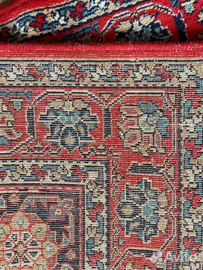 Ковры разных размеров и расцветок