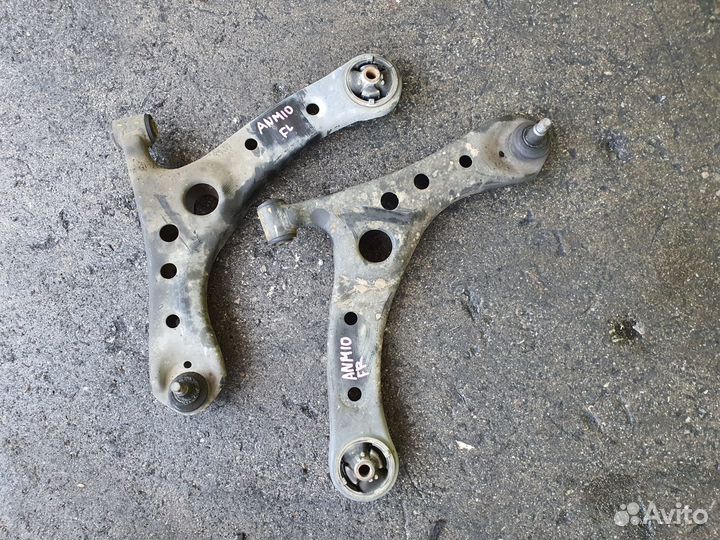 Рычаг низ перед лево c Toyota Isis ANM10W 1AZ-FSE