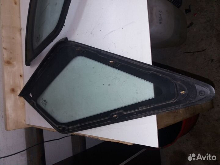 Стекла в задние в крылья на Kia Sorento