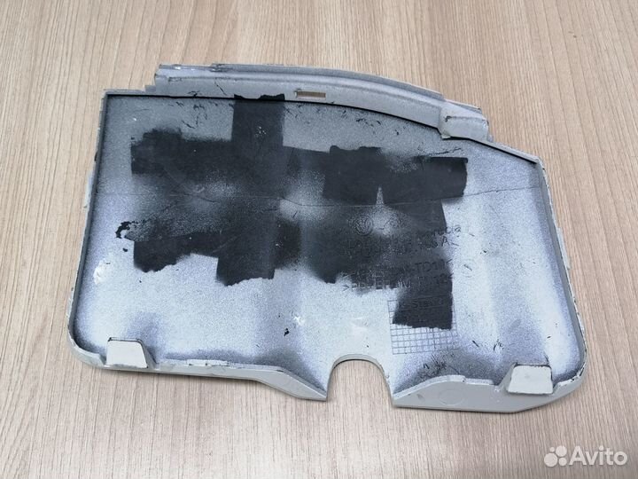 Крышка буксировочного крюка VW Amarok 13-16