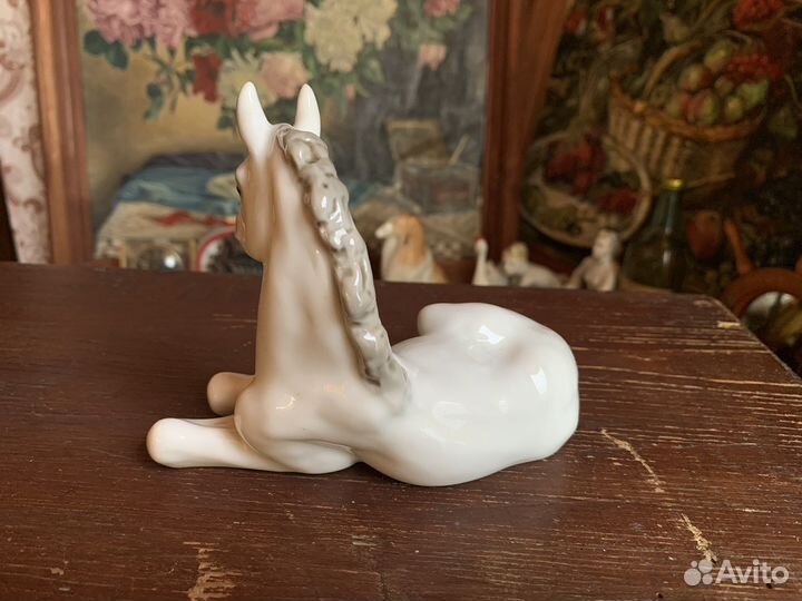Фарфоровая статуэтка “Белая лошадь» лфз