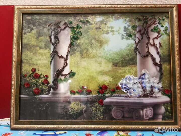 Картины, вышитые бисером в багетных рамах