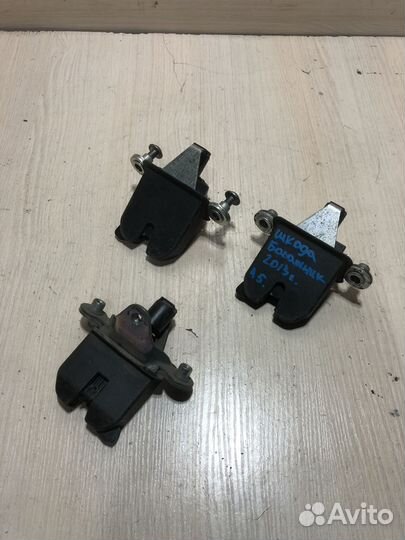 Замок крышки багажника skoda Octavia A5