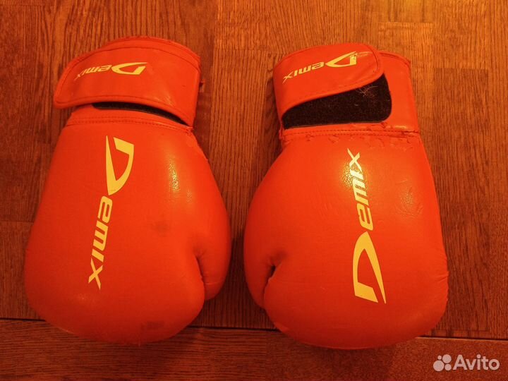 Боксерские перчатки 14 oz Demix