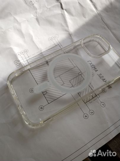 Защитный чехол на iPhonе 12