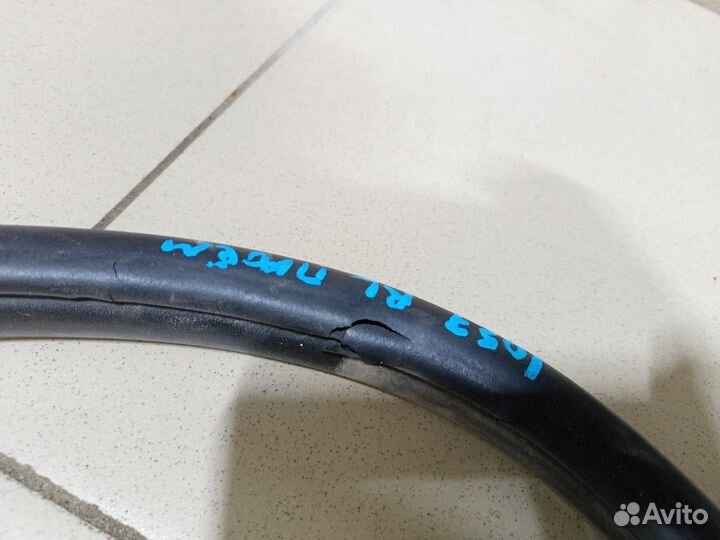 Уплотнитель (внутри) RAV 4 2013