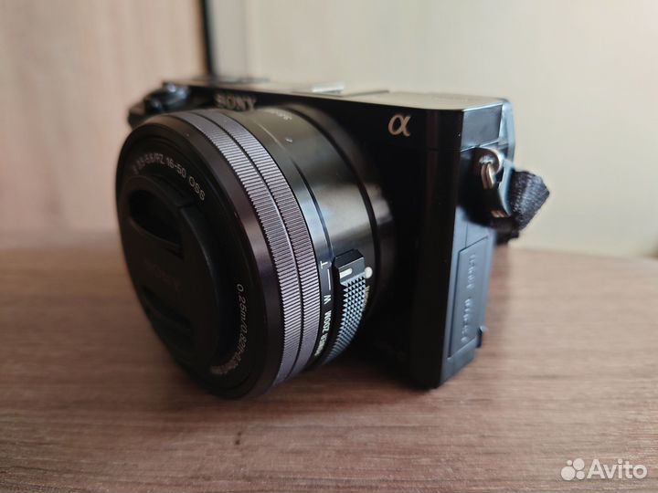 Sony alpha a6000 Kit + 50мм 1.8 + комплект