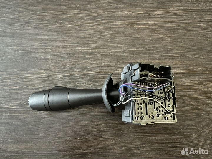 Подрулевой переключатель Правый дворник Лада Веста