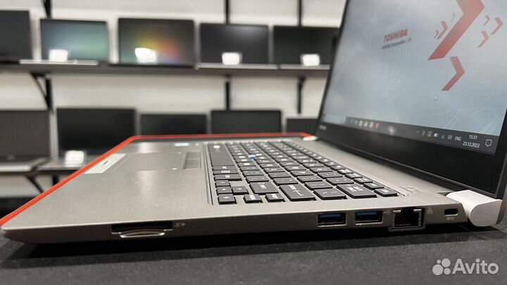 Ноутбук бизнес серии Toshiba - i5 8/256GB