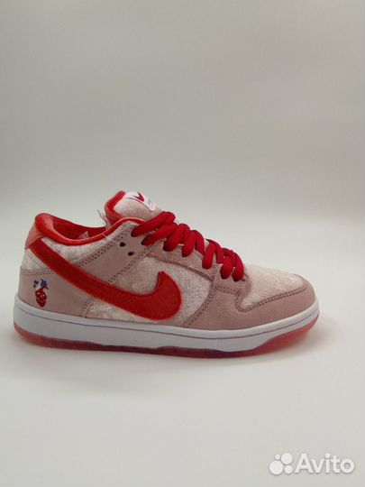 Sb Dunk Low Strange Love
